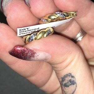 Holsted Jewelers diamond earrings